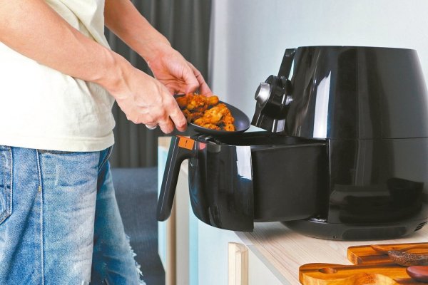A crushing machine may cause fire. The chef reveals no frying food