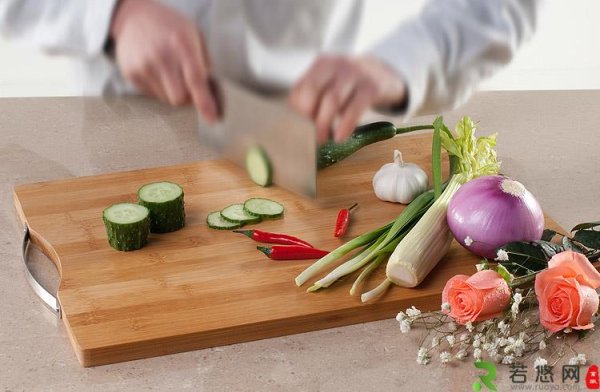 Chopping board germs are comparable to toilets. What material is better for chopping boards?