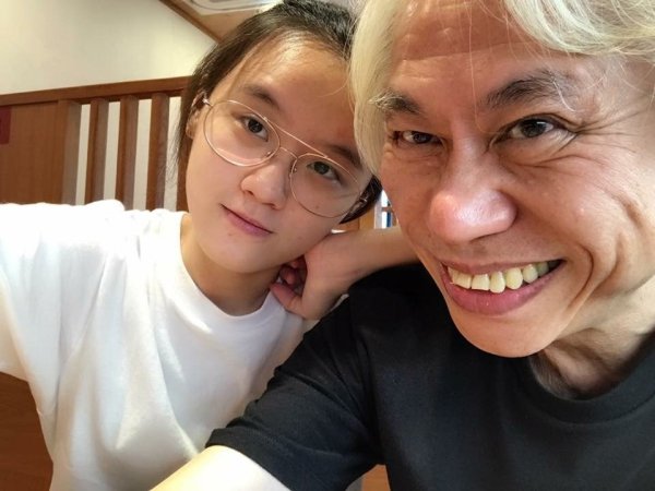 Li Kuncheng, 40 years old, is the 40-year-old and the young, who are matched together, should they each take their own needs or have real feelings?