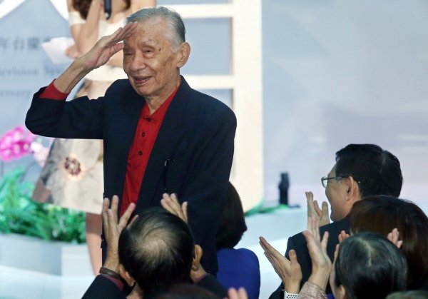 Sleeping in the dream world / 98-year-old secret recipe for long-term poverty alleviation: Avoid smoking and eat lightly