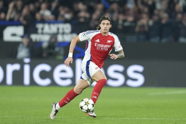 In the first half of the game against Leeds United, Calafiori touched the ball 3 times in the penalty area, more than everyone else