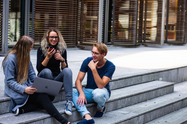 3 things when chatting with others socially, don t mention them so as not to be scolded