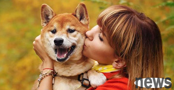 Can owners kiss their dogs? The shit shoveling officer needs to know!