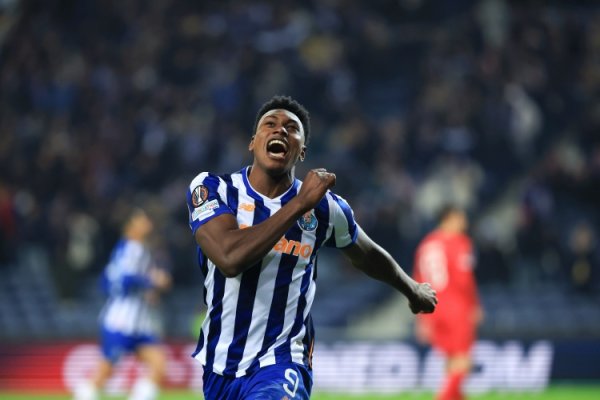 British media: Tottenham are paying attention to Aghova and Vlahovic, the latter will not be easy to get visa-free next summer